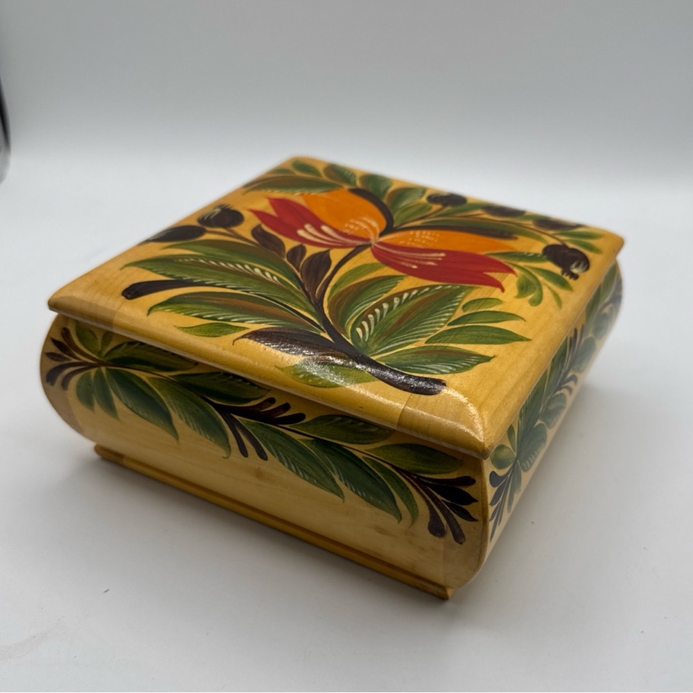 Russian Wood Hand Painted Trinket Box Green Black Red